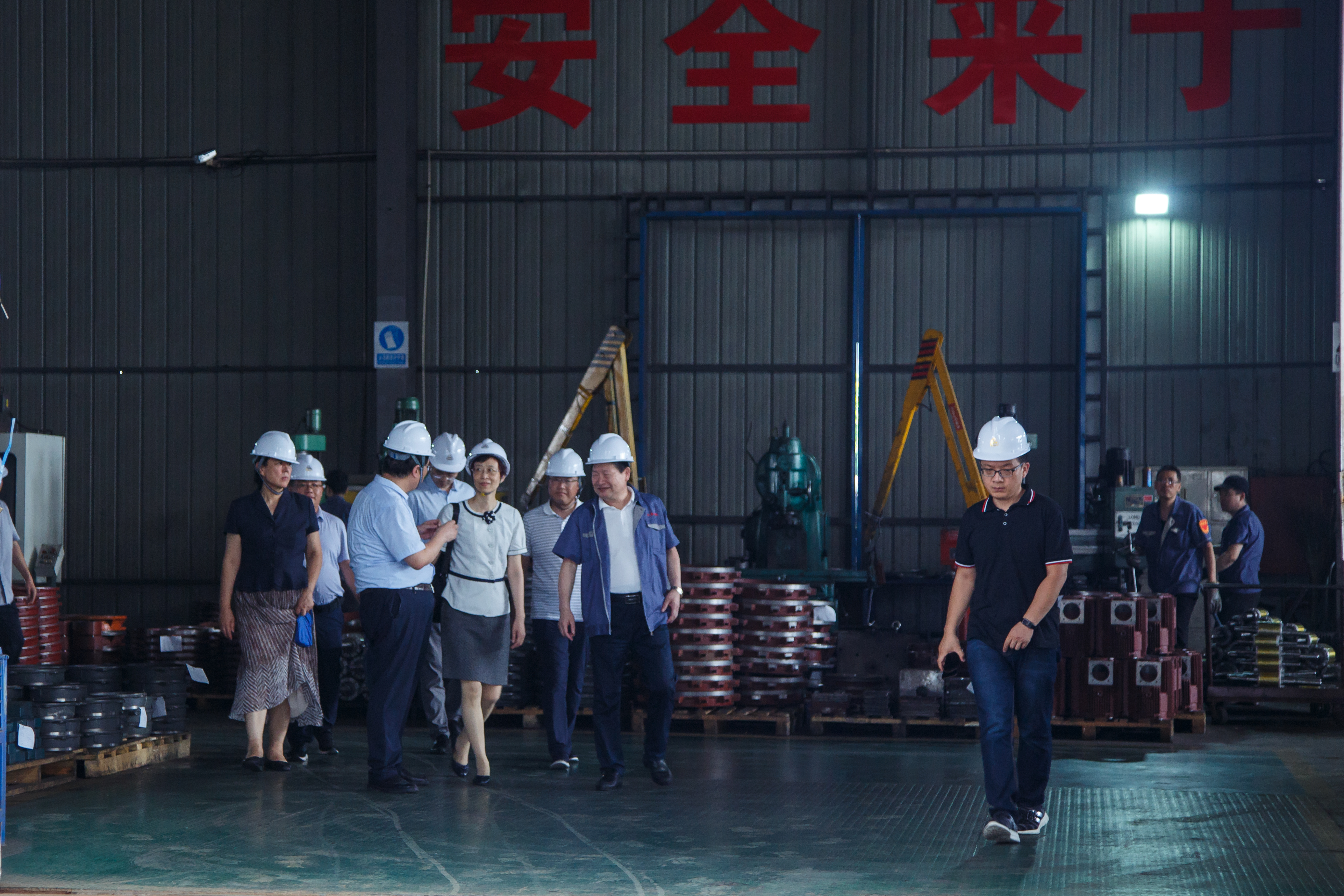 市场监管总局调研组对山东hjc黄金城加工车间进行实地调研